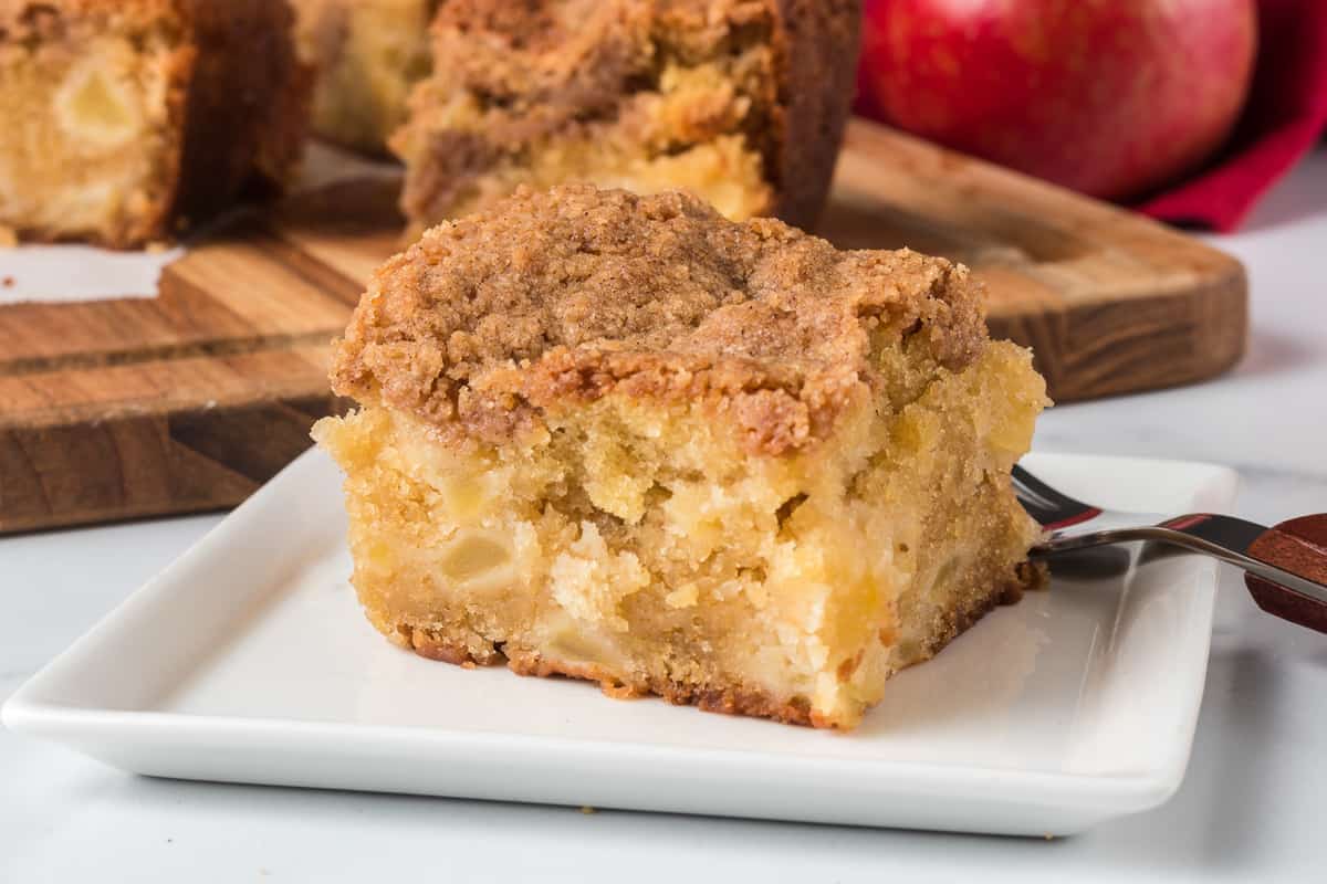 Easy Fall Apple Crumb Cake: Your Go-To Autumn Treat